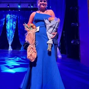 2023 Style Jovani Prom Dress Size 6.